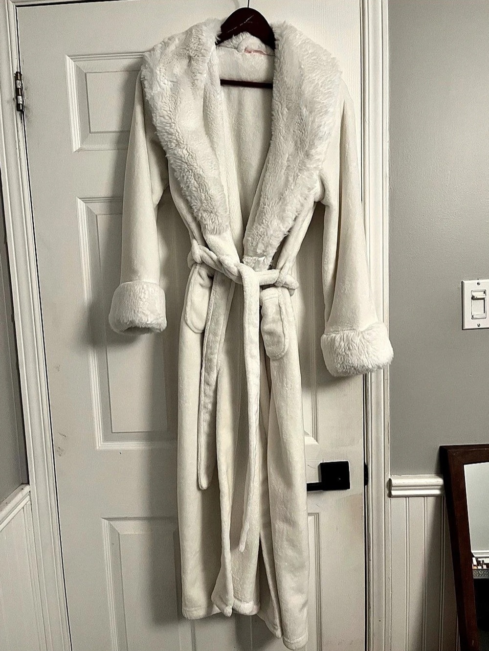 La Vie en Rose Long Faux Fur and Soft Plush Robe Plush Robe White